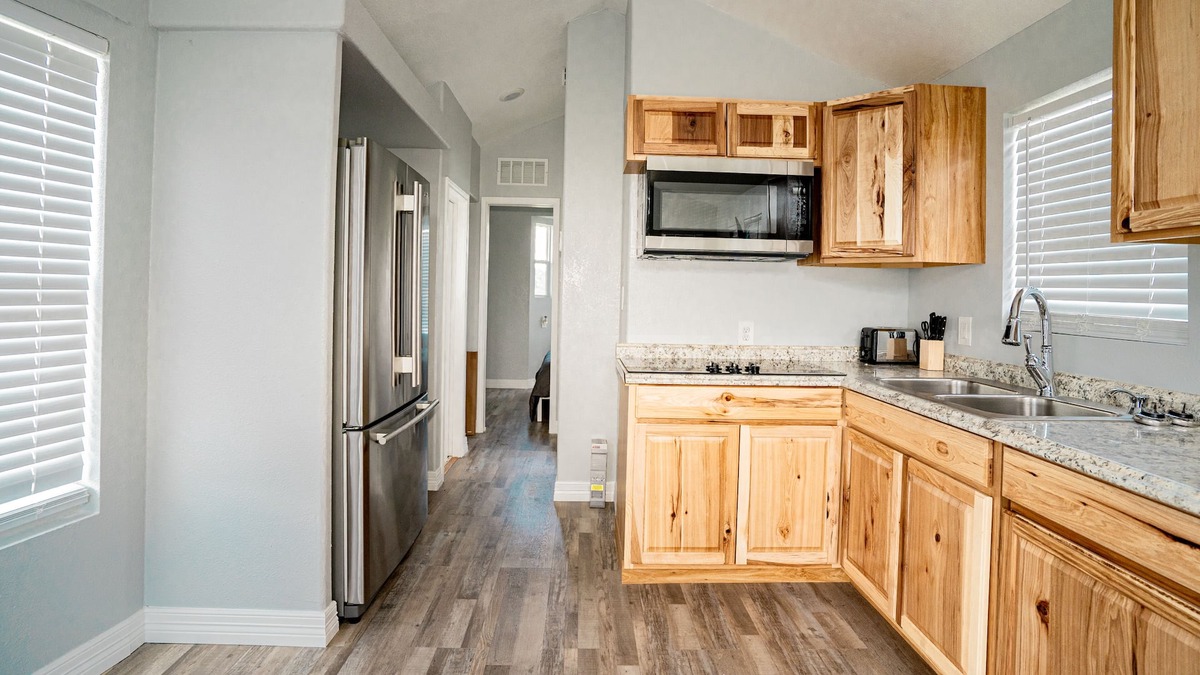 Brazoria House | Beautiful Cabin w/ extra-large walk-in shower & stone fireplace