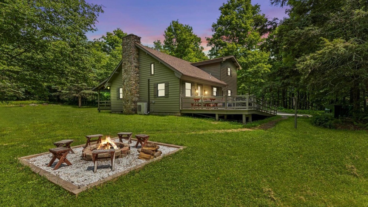 Greentown Cabin | Beautiful Cabin w/ Guest House Game Room Fire Pit