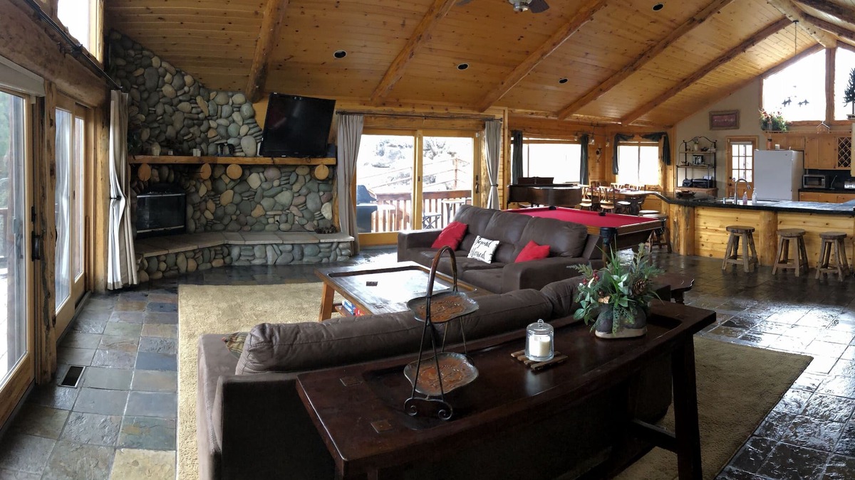 Eagle Mountain Estates House | Beautiful Cabin With Hot Tub And Walking Distance to Octoberfest