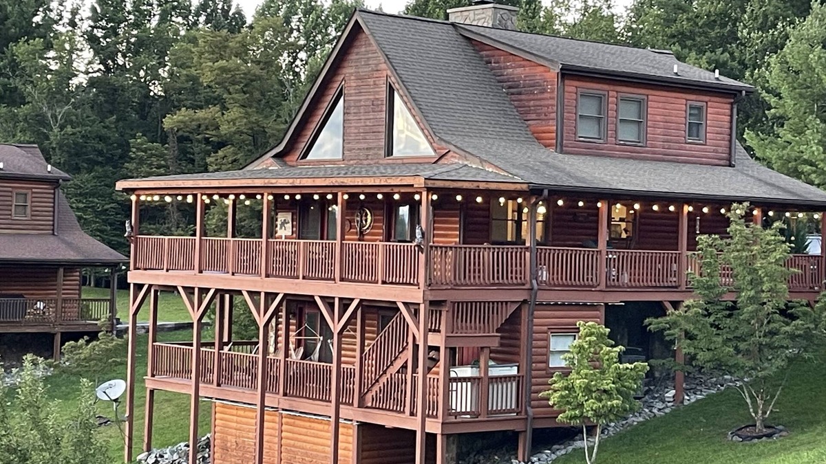 Piney Creek Cabin | Beautiful Cabin with Mountain Views Near the New River!