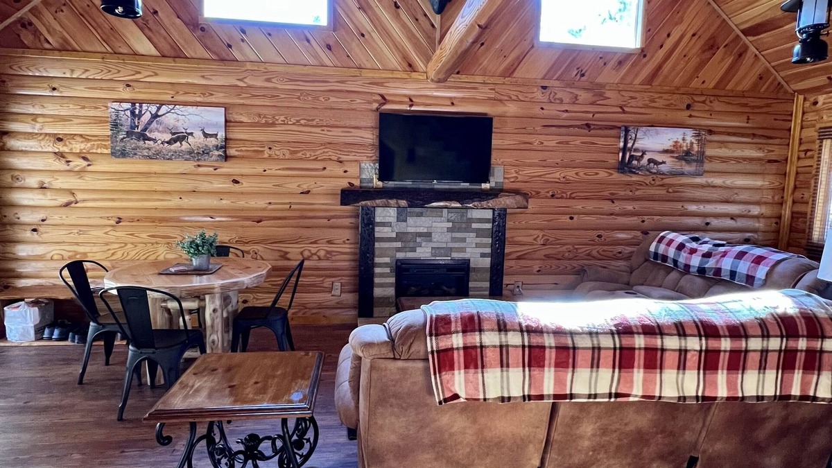 Louisa Cabin | Beautiful cabin with fireplace and wrap around porch and private upstair balcony