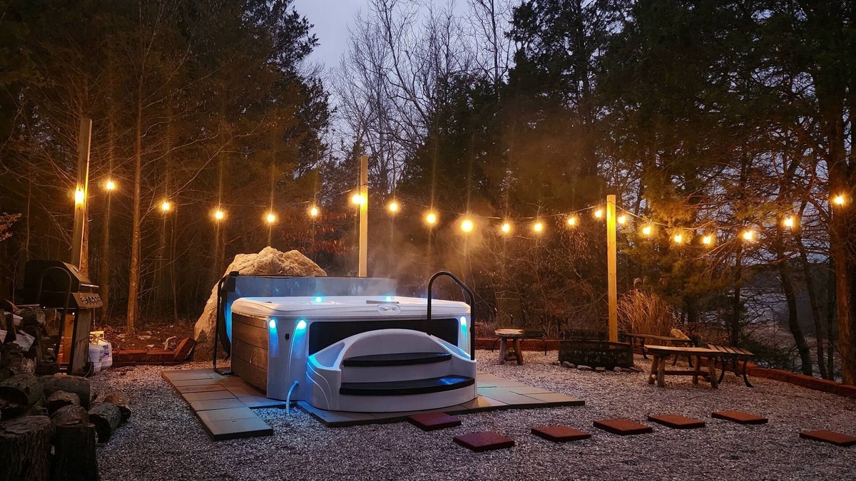 Cub Run Cabin | Beautiful Cabin with Hot Tub 🛁 on Nolin Lake 🌊 Mammoth Caves 🌲 W/Fireplace 🔥