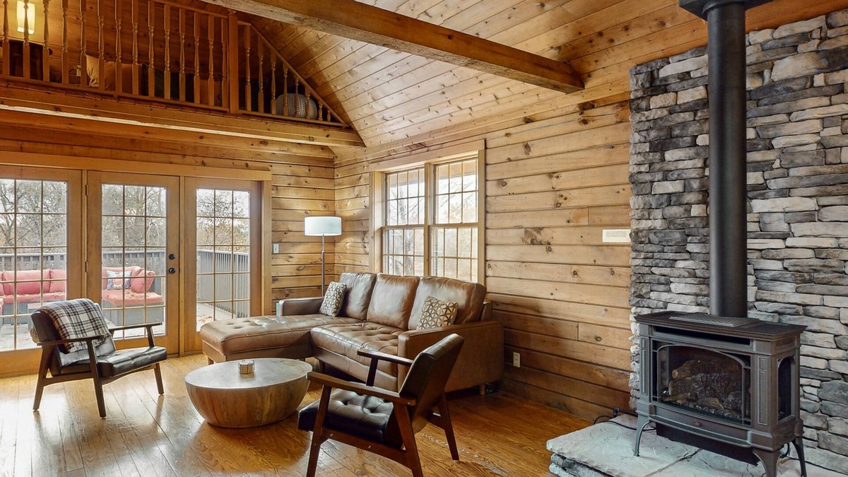 Town of Torrey Cabin | Beautiful cabin with near shoreline with firepit, lovely deck, fireplace & W/D