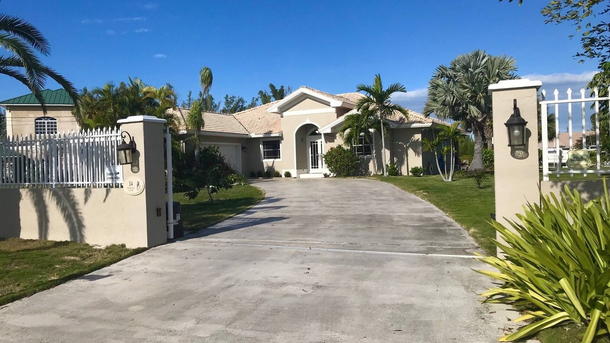 Bahama Reef House | Beautiful Canal Front Gated Property With Pool!