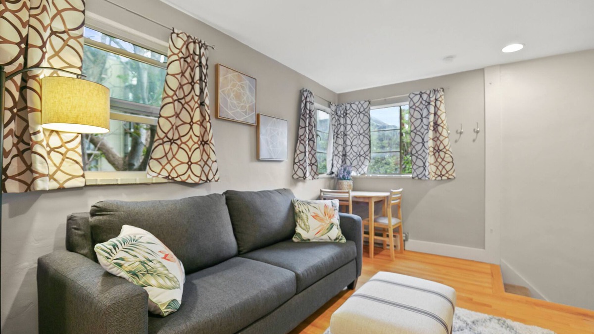 Cheesman Park House | Beautiful Carriage House - Near Botanical Gardens-On site parking