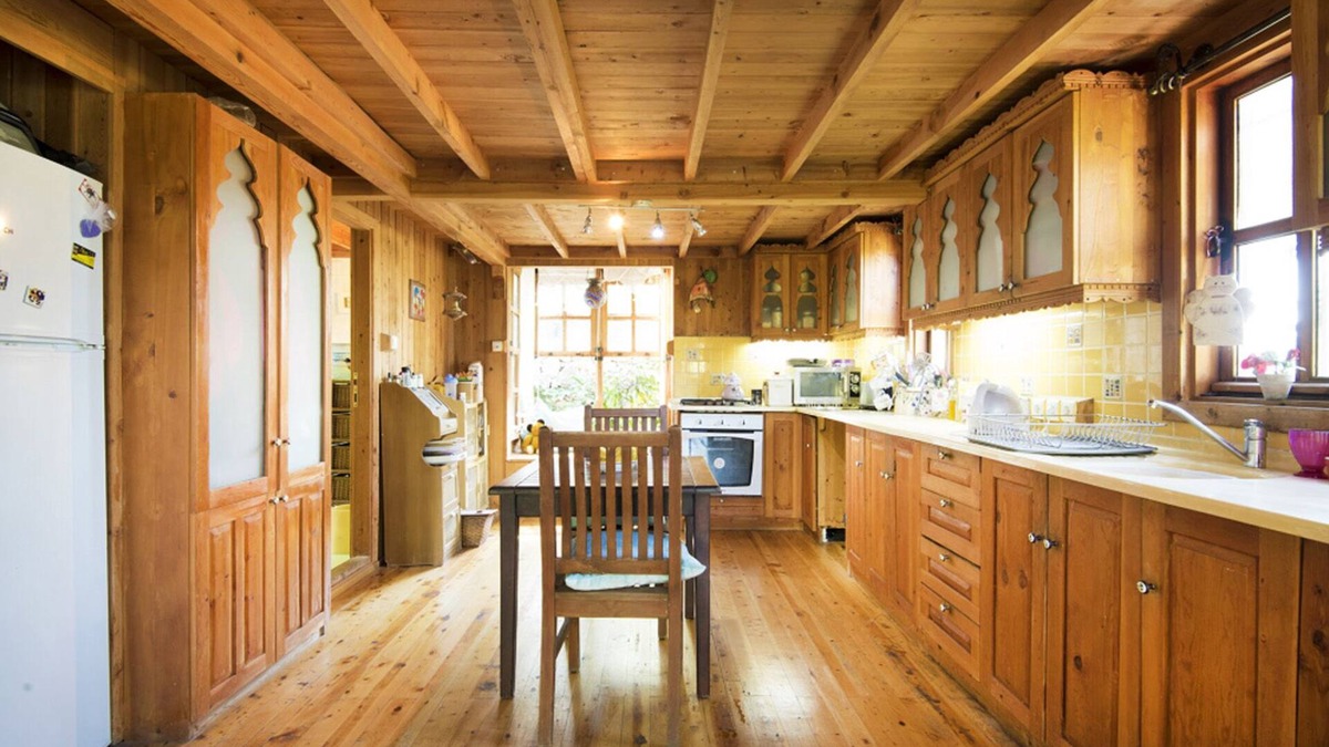 Yakakoy Cottage | Beautiful cedar chalet for romantic getaways