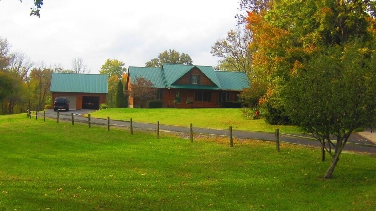 Cadiz House | Beautiful, Cedar Lakeside Cabin with Private Dock