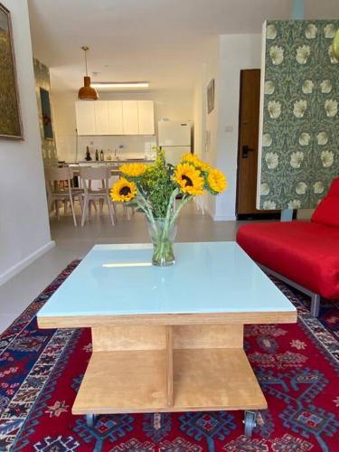 Emek Refaim Apartment | Beautiful, Central Emek Refaim Home