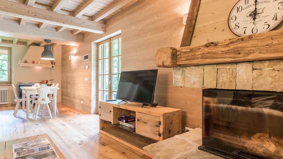 Pelugo Ski Chalet | Beautiful Chalet dell'Orso with Wi-Fi, Jacuzzi & Private Garden