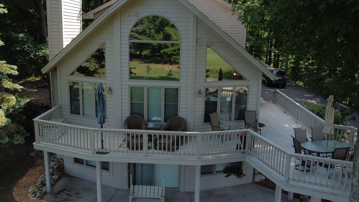 Bellaire Ski Chalet | Beautiful Chalet in the Shanty Creek Resort