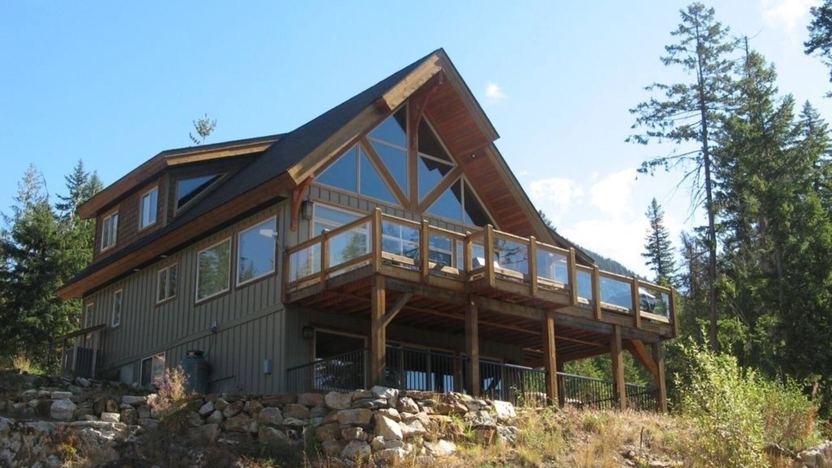 Silverton House | Beautiful Chalet overlooking Slocan Lake! September Special Discounts!