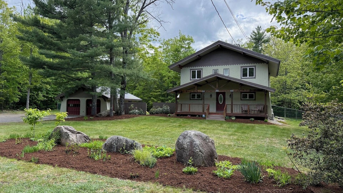 Birch Hill Ski Chalet | Beautiful Chalet Style Home with Seasonal Mountains Views in North Conway, NH