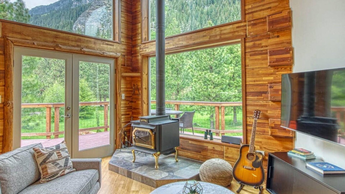 Leavenworth House | Beautiful Chalet with a Picturesque View of Nason Ridge