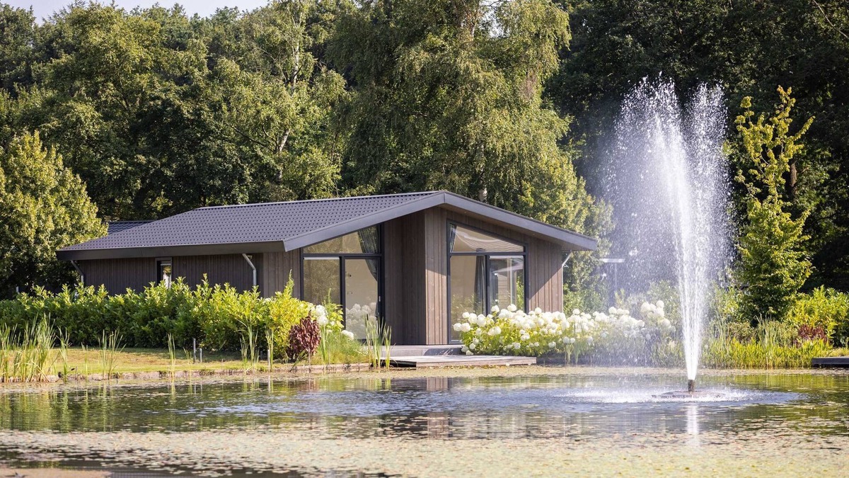 Municipality of Veldhoven Ski Chalet | Beautiful chalet with a terrace, in a holiday park in the Brabant Kempen