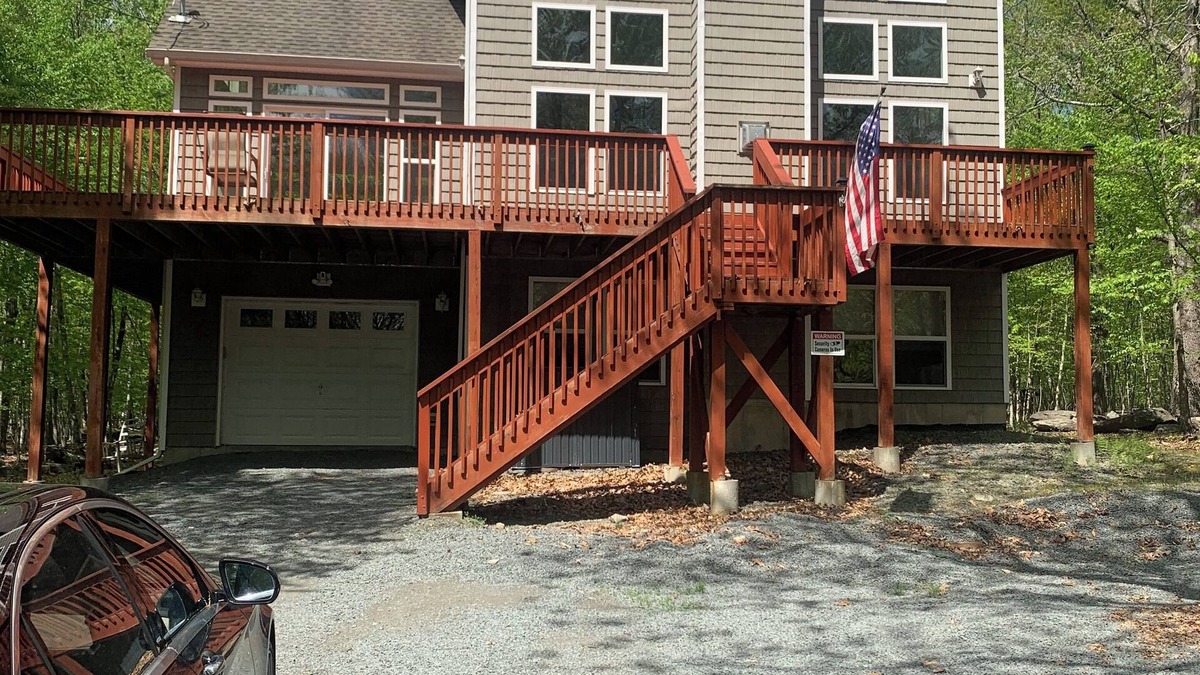 Lackawaxen House | Beautiful Chalet with Pool, Skiing, Beach Lake etc