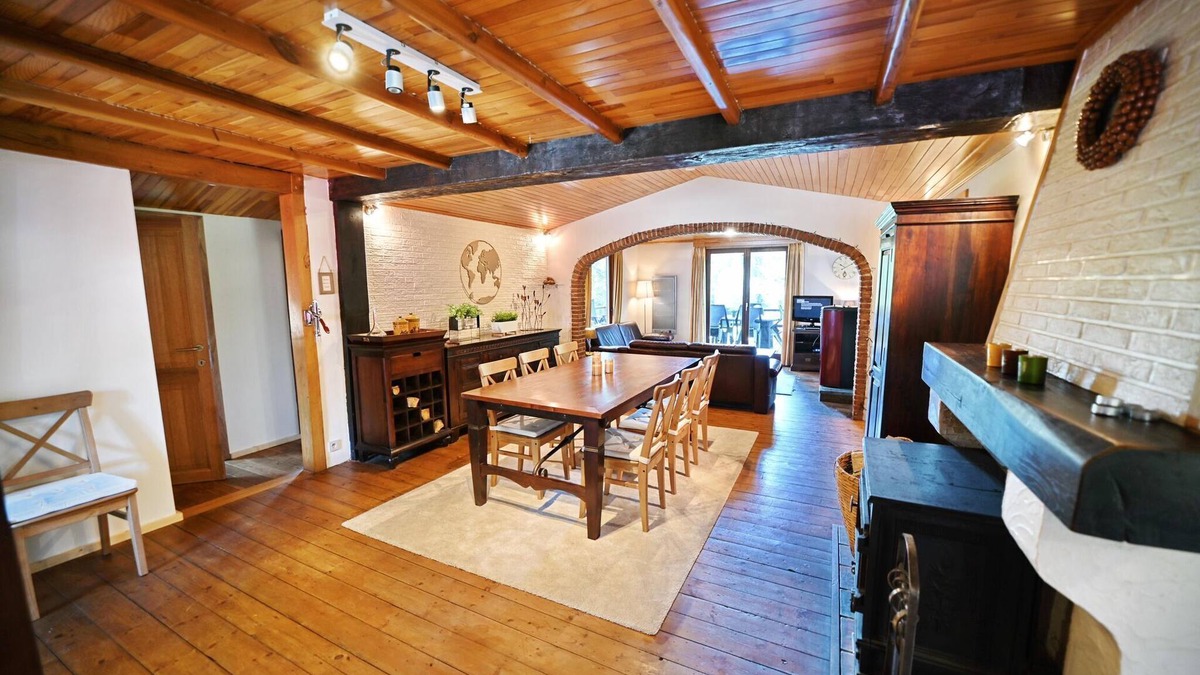 Biron House | Beautiful chalet with a large garden