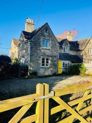 Chipping Norton House | Beautiful Character Cottage in the Country