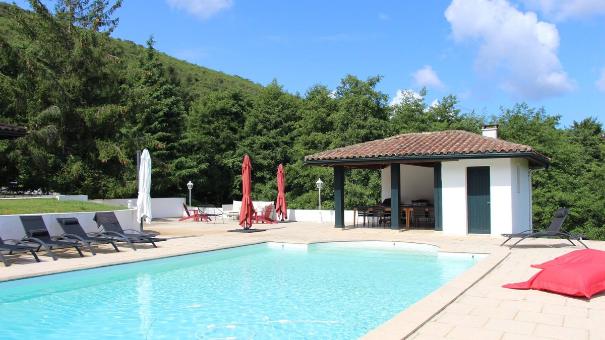 Urrugne House | Beautiful charming house with swimming pool