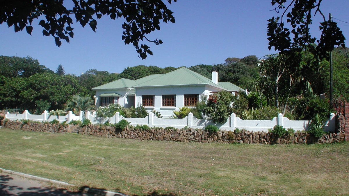 West Bank Villa | Beautiful, charming property for 6 to 8 people. Pool. Approx. 400m to the golf course