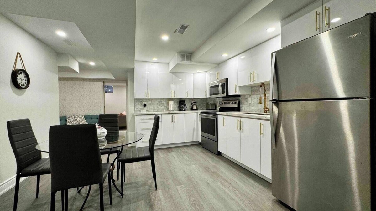Richmond Hill Apartment | Beautiful & Chic Family Basement