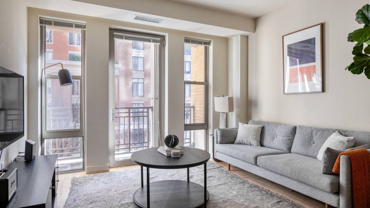 Clarendon Apartment | Beautiful Clarendon 1BR w/Pool, nr Restaurants & Bars, by Blueground