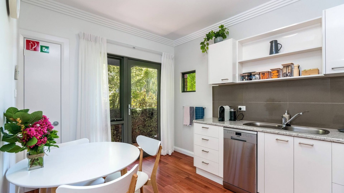 Calare Apartment | Beautiful "Claremont Studio" Apartment
