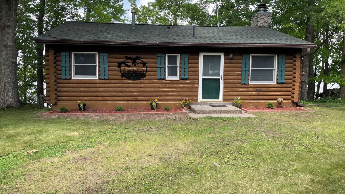 Turtle Lake Cabin | Beautiful, clear water lakefront 2-bedroom cabin on Horseshoe Lake pet friendly
