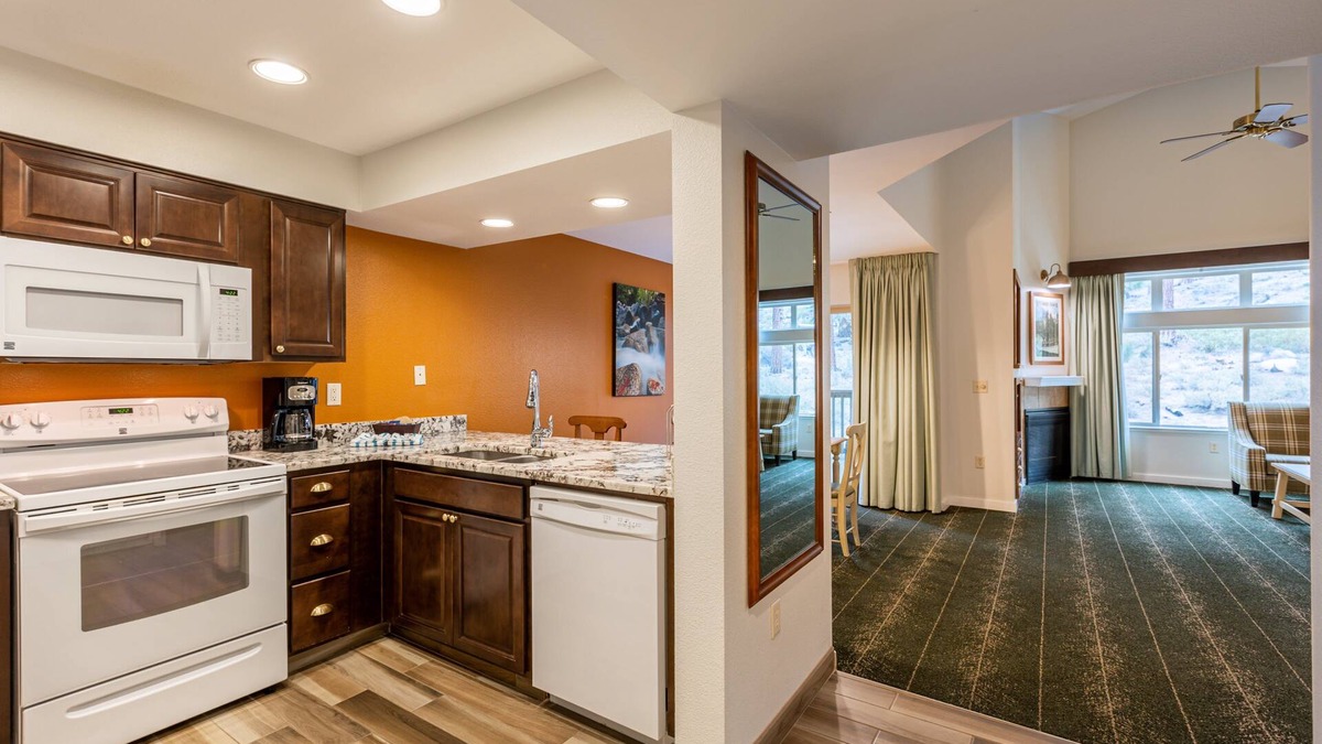 Elk Point Condo | Beautiful Club Wyndham South Shore, 1 Bedroom Deluxe Suite