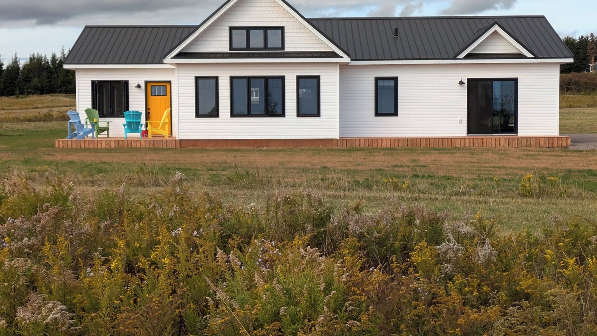 Little Pond Cottage | Beautiful Coastal Beach House. New build close to golf, beaches and camping.