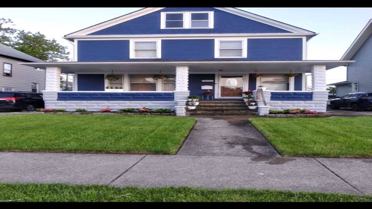 South Broadway House | Beautiful colonial 15 minutes from downtown and all major hospitals