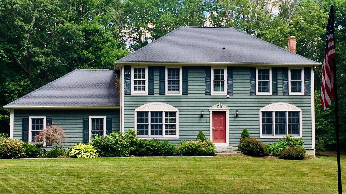 Pomfret House | Beautiful Colonial Home in a Peaceful Setting Bordering Natchaug State Forest