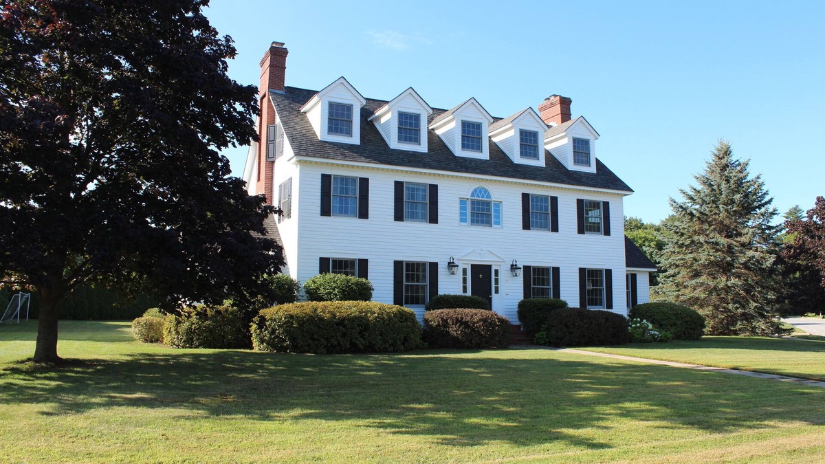 Colchester House | Beautiful Colonial with views of Lake Champlain,8 miles from downtown Burlington