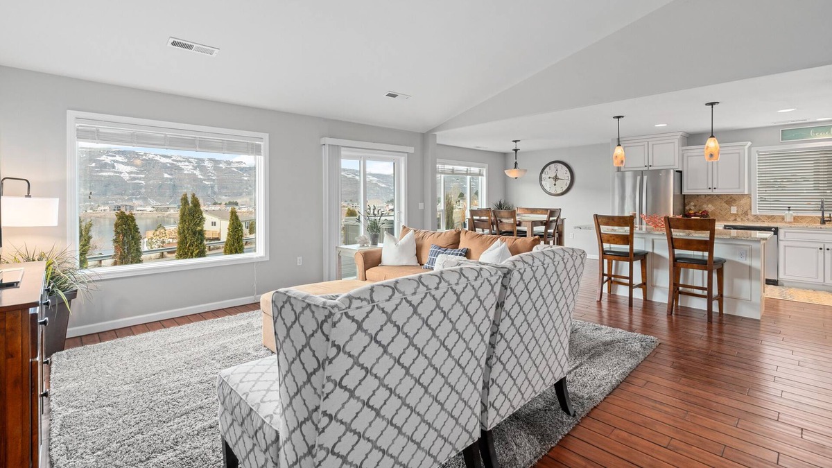 Sunland Estates House | Beautiful Columbia river views! Close to the Gorge Amphitheatre!