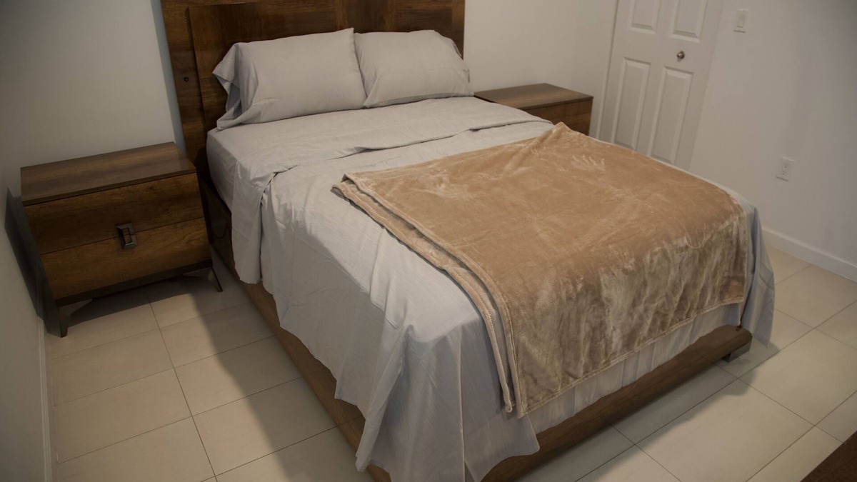Miami Lakes Apartment | beautiful comfortable townhouse apartment, located in the must peaceful area.