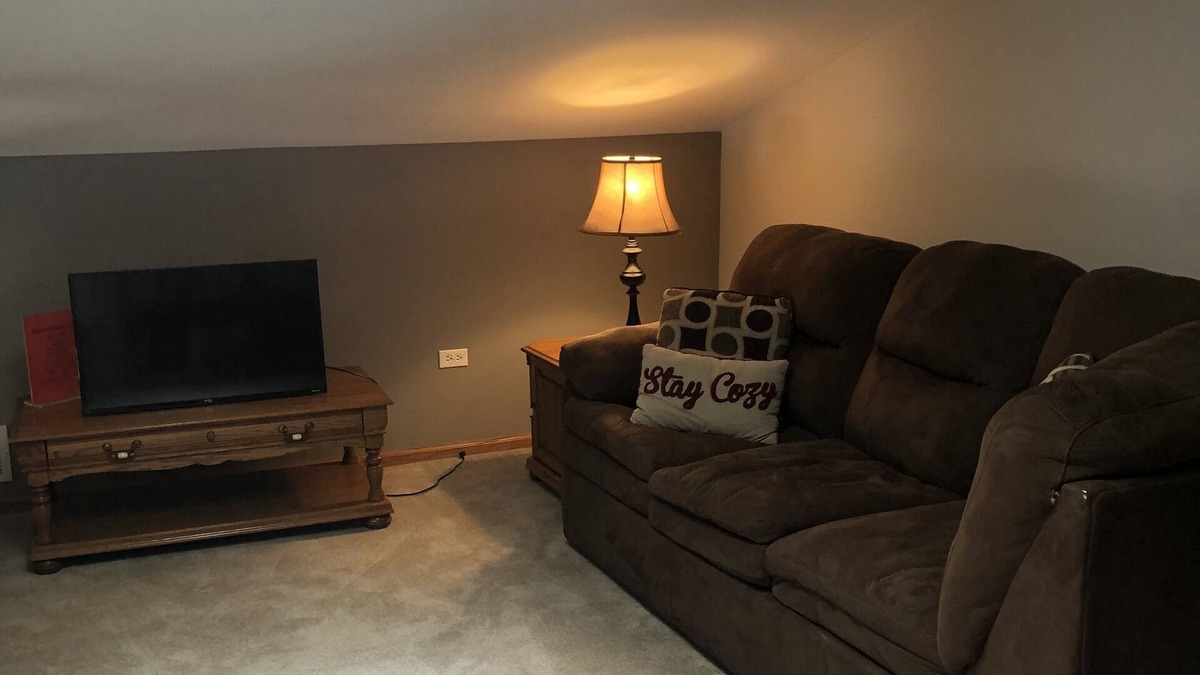 Tinley Park Apartment | Beautiful comfy loft
