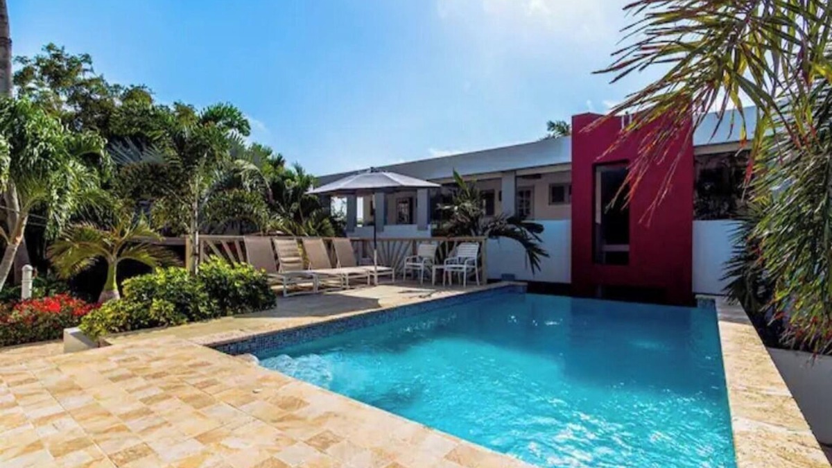 Boegoeroei Apartment | Beautiful & Comfy ~ Mins to Palm & Eagle Beaches!
