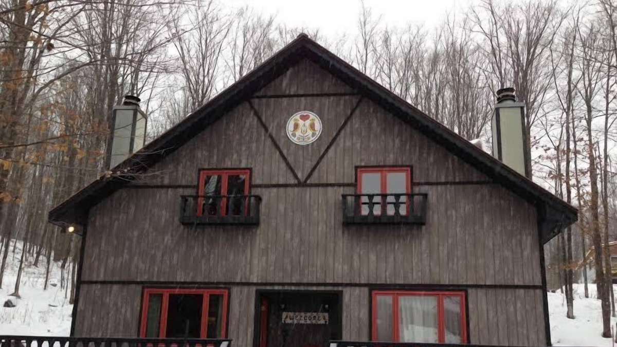 Stambaugh Ski Chalet | Beautiful, Comfy, Rustic Ski Chalet Steps From Ski Brule Mountain - RIGHT Side