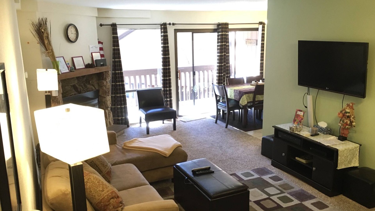 South Lake Tahoe Condo | Beautiful Condo: Close to Lake, Casinos & Restaurants