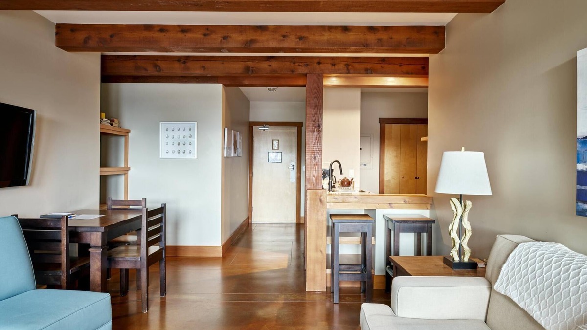 Ucluelet Apartment | Beautiful Condo in a Great Location, Oceanfront Complex - OE