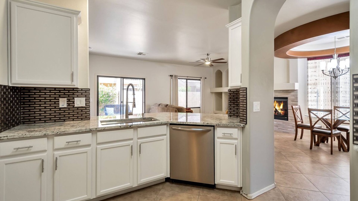 East Mesa House | Beautiful Condo in East Mesa - close to A LOT of Shopping, Hiking & Biking
