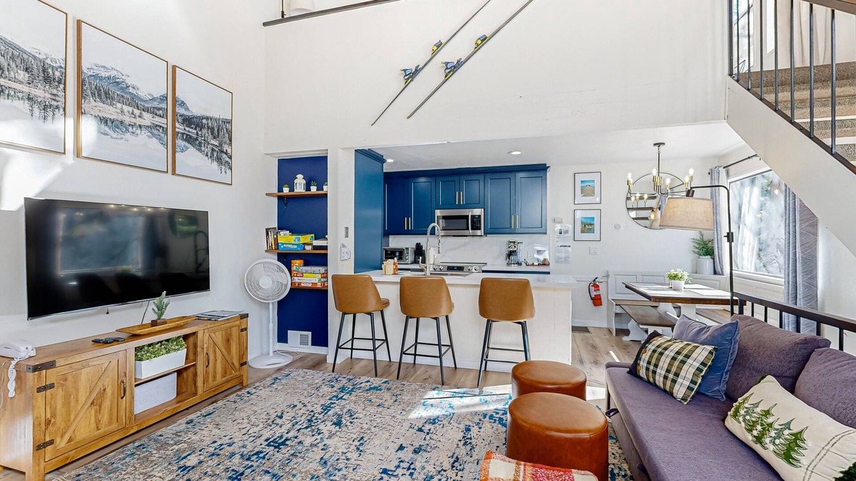 Kings Beach Condo | Beautiful condo with modern appliances, two decks, and shared pool