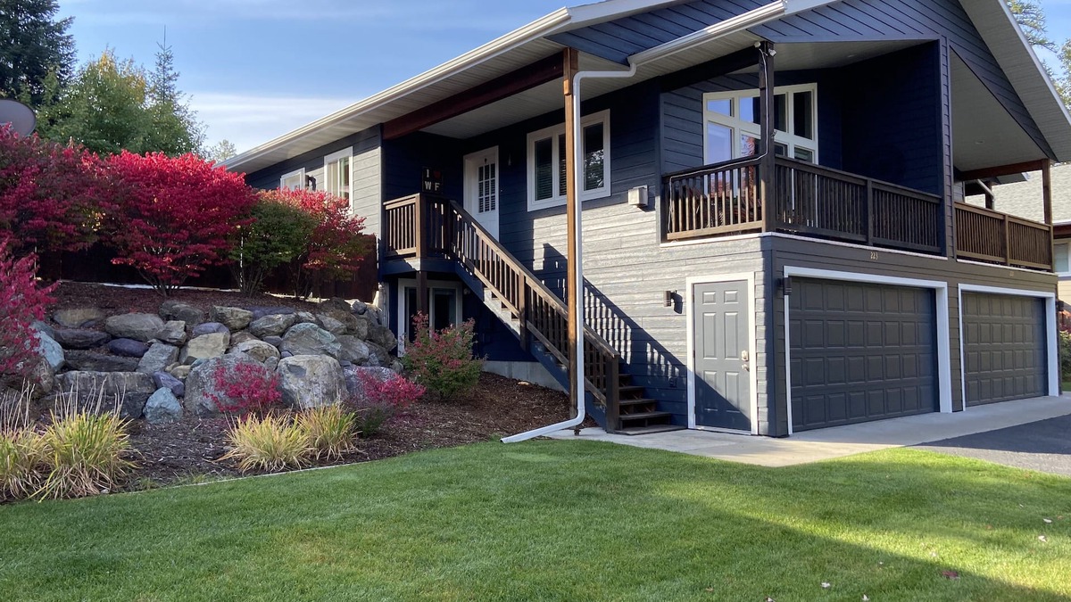 Whitefish Condo | Beautiful Condo with AC, Hot Tub & Fireplace near Golf, Lake, Skiing & Downtown
