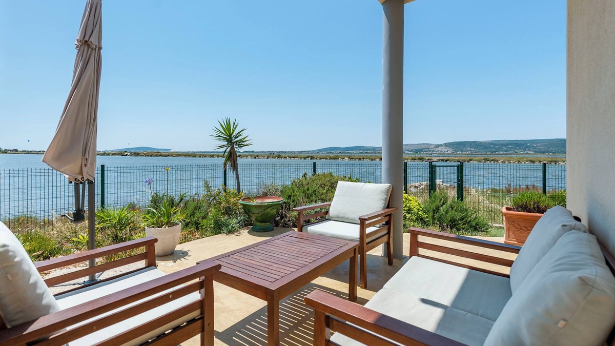 Frontignan Villa | Beautiful contemporary villa with magical view in frontignan plage.