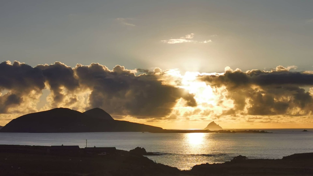 Dunquin Apartment | Beautiful Contemporary, Sea-view Studio Apartment in Dunquin.
