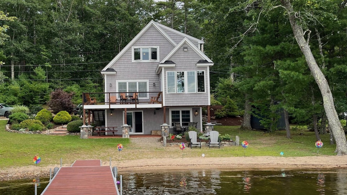 Shapleigh House | Beautiful contemporary 3 bedroom and 2.5 bath home on Square Pond.