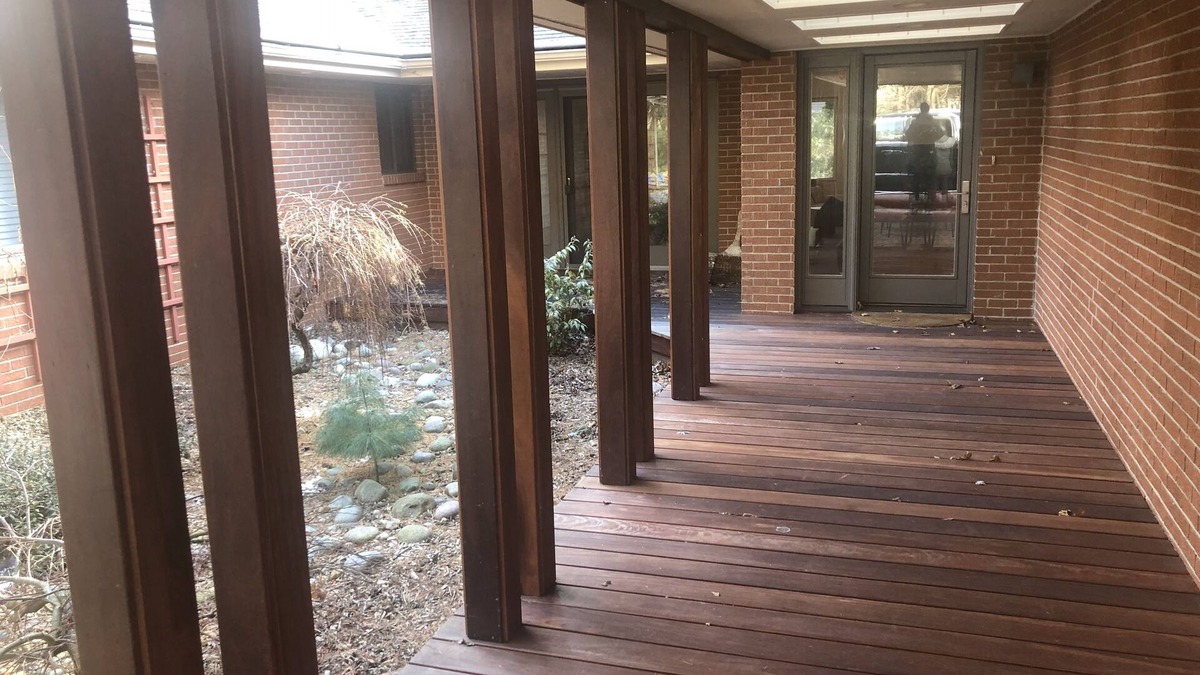 Saint Joseph House | Beautiful Contemporary Ranch Style Home - 6 Bds, 4.5 Baths - Convenient Location