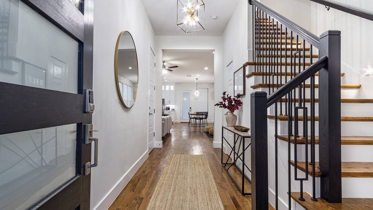 West Dallas House | Beautiful Contemporary 4BR near Downtown Dallas