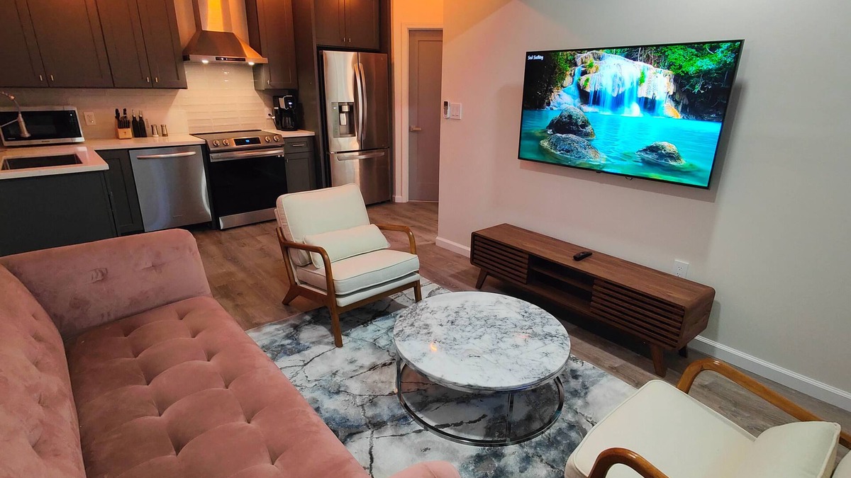 Hercules Apartment | Beautiful Contemporary Home in Pinole Hills