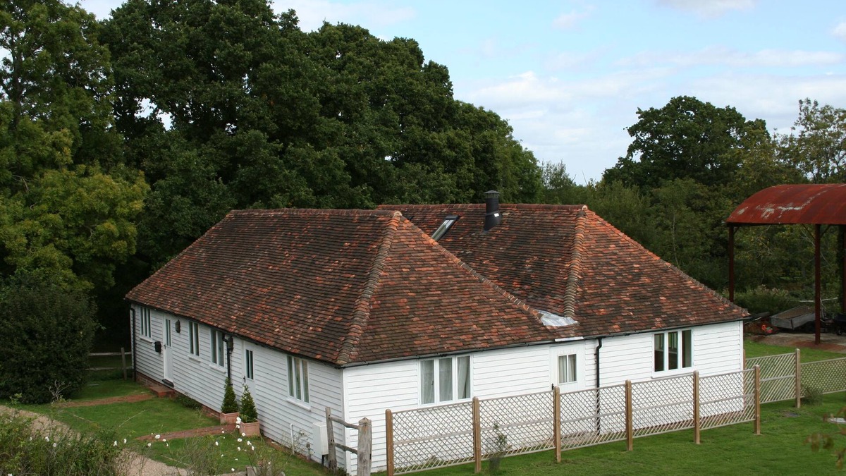 Ewhurst Green House | BEAUTIFUL CONVERTED BARN IN AREA OF OUTSTANDING NATURAL BEAUTY