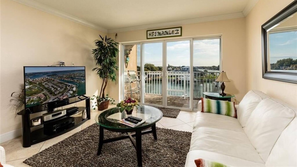 Capri Isle Condo | Beautiful corner Treasure Island Walk to Beach 2/2 - Available now!
